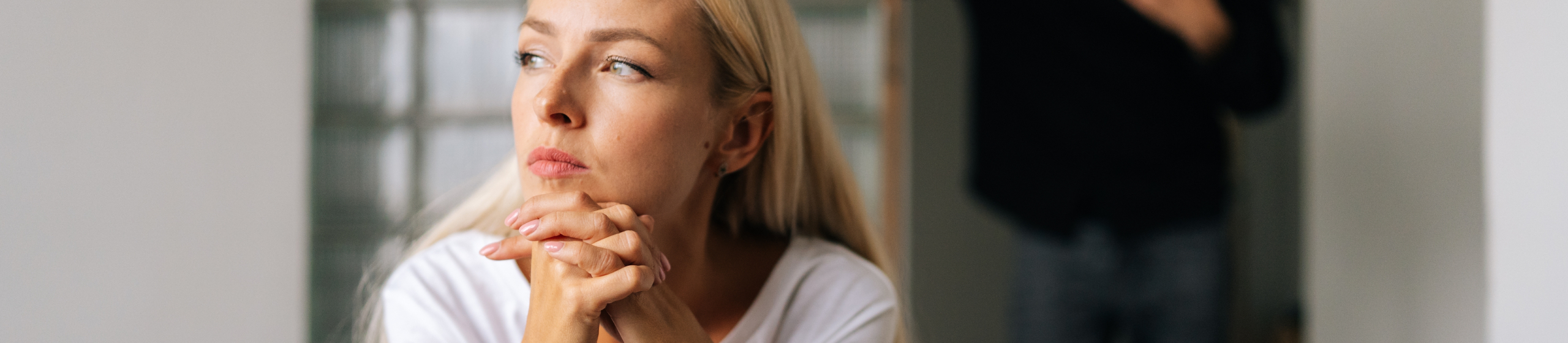 Žena u nevolji zbog problema s neplodnošću, razgovor s partnerom – Catafertyl